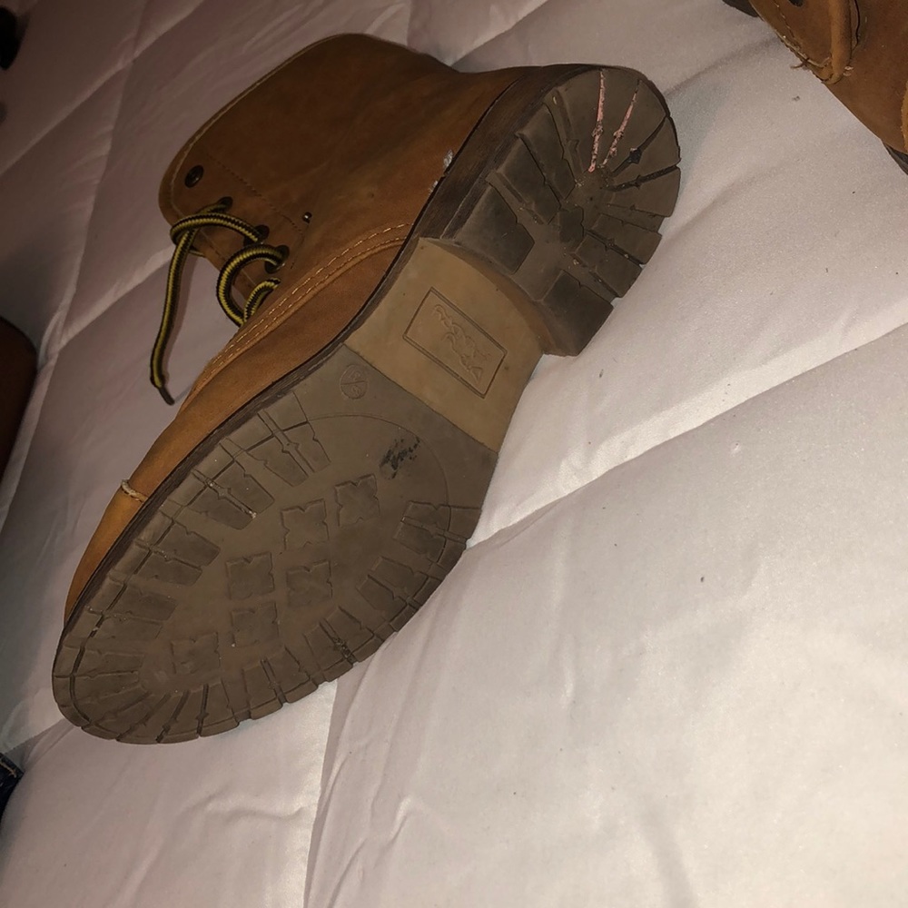 Boots - Picture 3 of 3